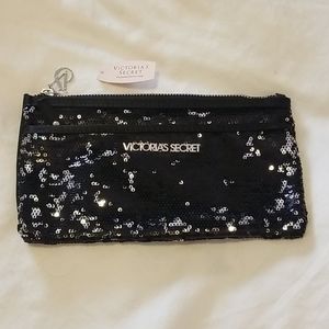 NWT ** Vistoria's Secret Make Up Bag or Cl…
